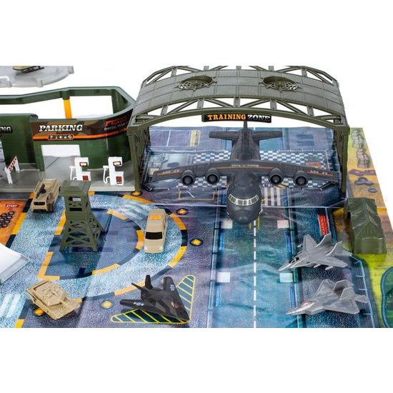 Dětská vojenská základna s letištěm Special Forces