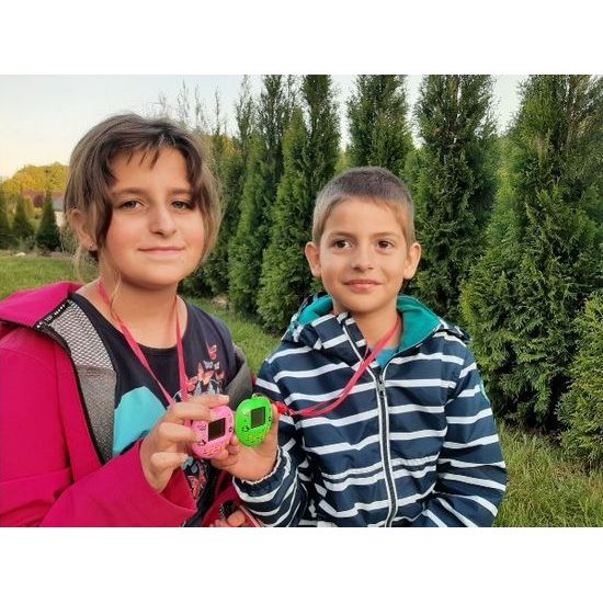 Zvířátko elektronické - přívěsek se šňůrkou - mix 3 barvy