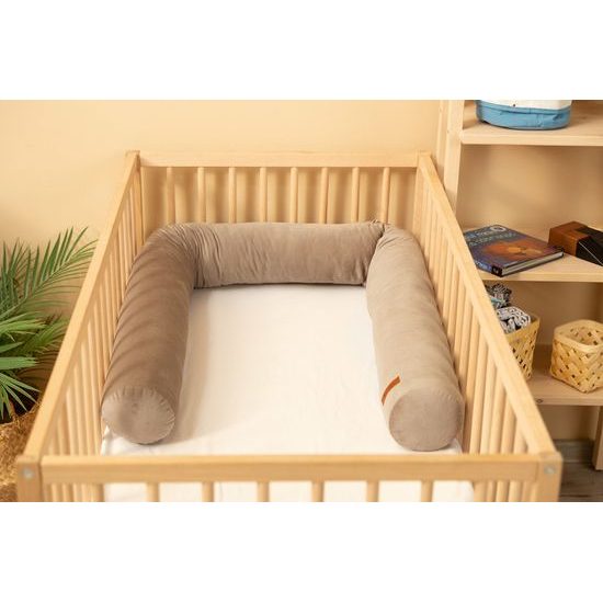 Ochranný mantinel do postýlky - váleček béžový