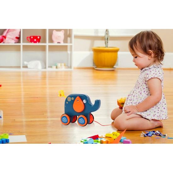 Dřevěný slon se šnůrkou pro děti Elephant Toodle