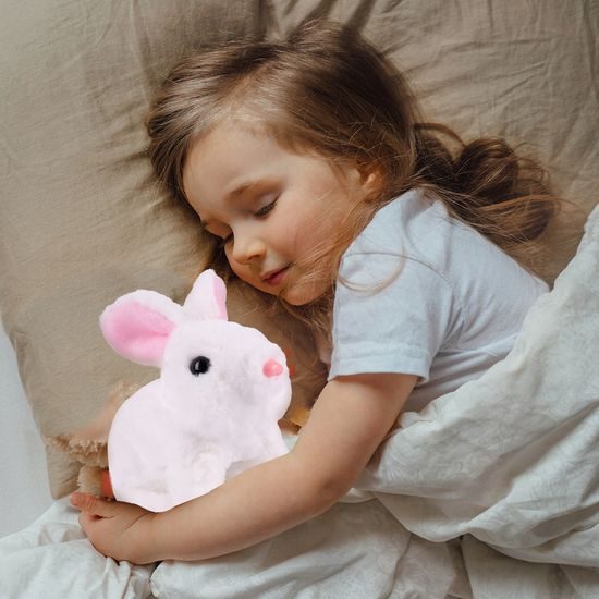 Interaktivní plyšový králíček v přepravce Plush Pet - bílý