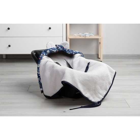 Sensillo Zavinovačka do autosedačky wafel krajina zvířat modrá