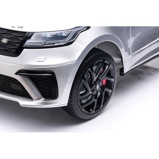 Elektrické auto Range Rover stříbrné