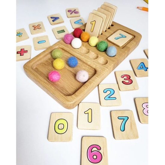 Deska s barevnými číslicemi 1-10