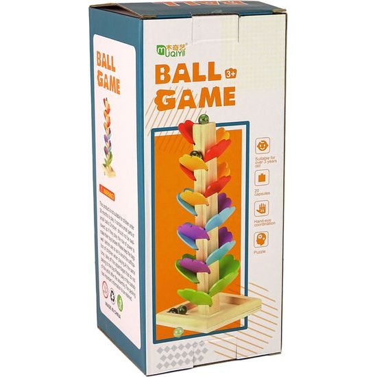 Dřevěná kuličková dráha ve tvaru stromu