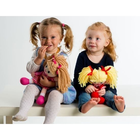 Panenka Lucinka česky zpívající