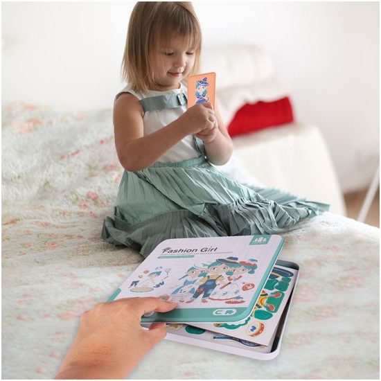 Magnetická ukládačka oblečení pro modelku Fashion Girl