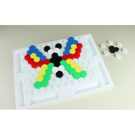 Včela zdobí úl 60ks mozaika