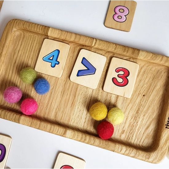 Deska s barevnými číslicemi 1-10