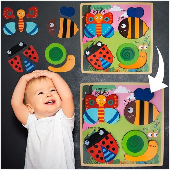 Dřevěná ukládačka s bedrunkou a motýlkem