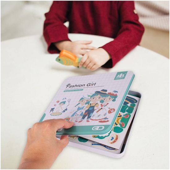 Magnetická ukládačka oblečení pro modelku Fashion Girl