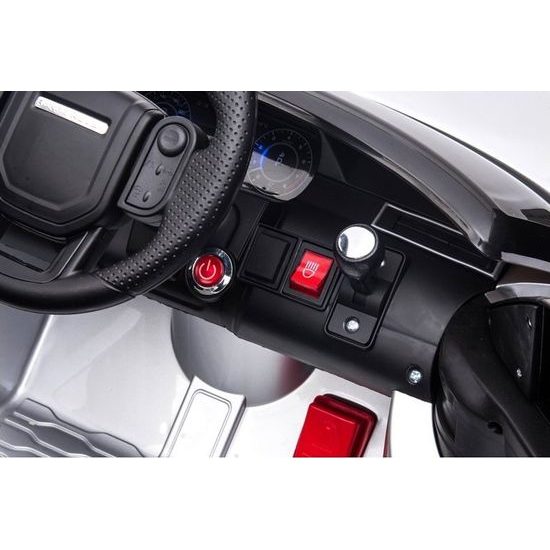 Elektrické auto Range Rover stříbrné