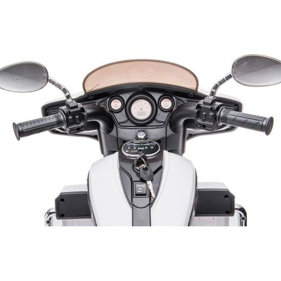 Elektrická tříkolová motorka Goldwing bílá