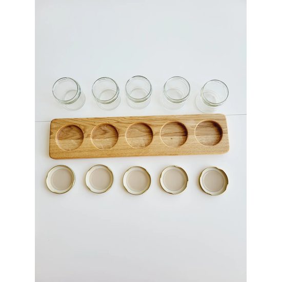 Dřevěný držák se sklenicemi na barvy