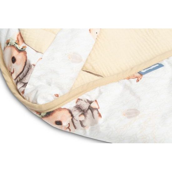 Mušelínová zavinovačka s kapucí do sedačky Králiček, meruňková