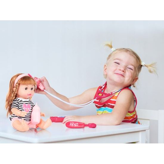 Funkční panenka Malá doktorka s příslušenstvím 31 cm