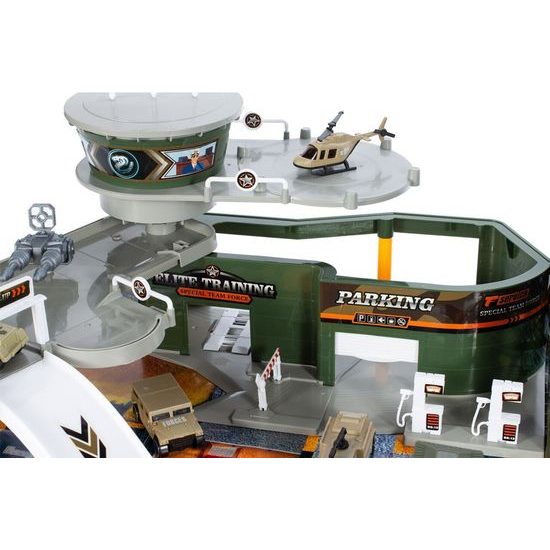 Dětská vojenská základna s letištěm Special Forces