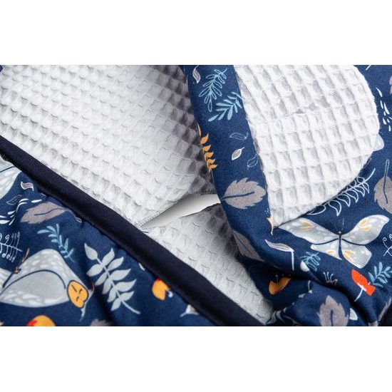 Sensillo Zavinovačka do autosedačky wafel krajina zvířat modrá