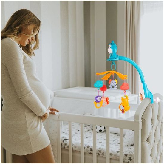 Kolotoč nad postýlku s melodiemi, projektorem a dálkovým ovládáním Veverka