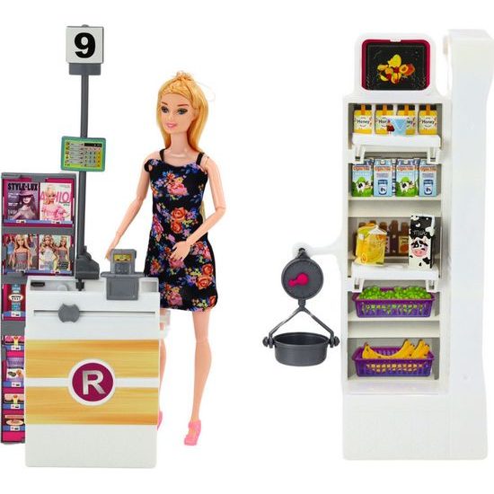 Panenka v supermarketu s nákupním košíkem