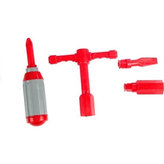 Hasičské auto s nářadím k demontáži