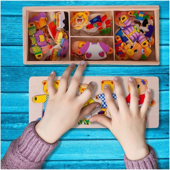 Dřevěná ukládačka s medvídky Bear Dresses