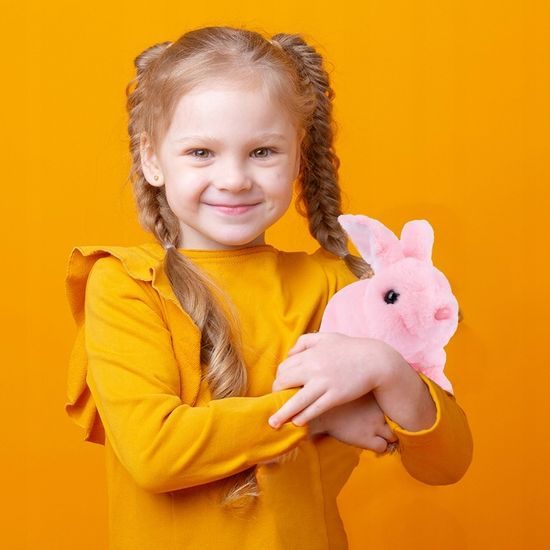 Interaktivní plyšový králíček v přepravce Plush Pet - růžový