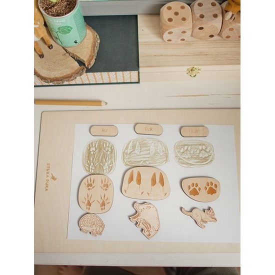 Stopy zvířat- edukativní dřevěné puzzle - ČESKÁ VERZE