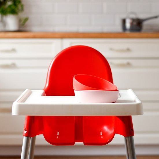 Doidy Cup Silikonový talíř s přísavkou - červená