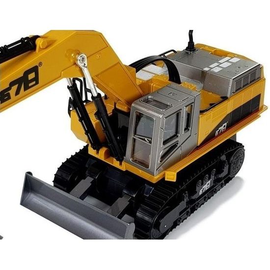 Pásový XXL jeřáb na dálkové ovládání s radlicí Cheetah 678