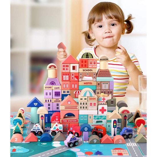 Sada dětských dřevěných kostek 115 ks v Městečko