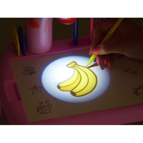 Projektor s kreslící tabulkou a 24 šablonami Žirafa - růžový