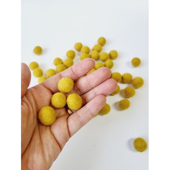 Plstěné kuličky - 20 (zlaté)