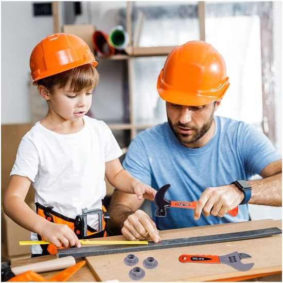 Sada dětského nářadí s helmou Malý opravář