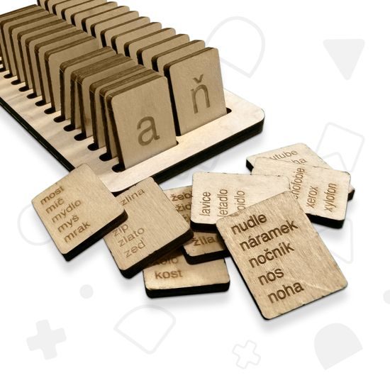 Sada malých TISKACÍCH písmen + stojánek