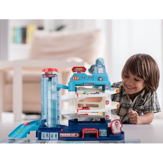 Parkovací dráha se 4 autíčky, podložkou a výtahem na baterie City Parking Lot