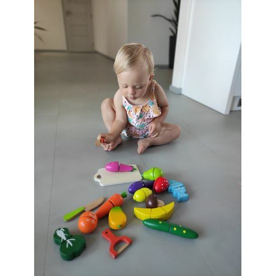 Doris sada dřevěného ovoce a zeleniny v boxu