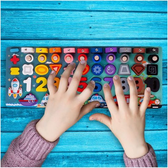 Dřevěná vkládačka pro děti 5v1 Matching Board