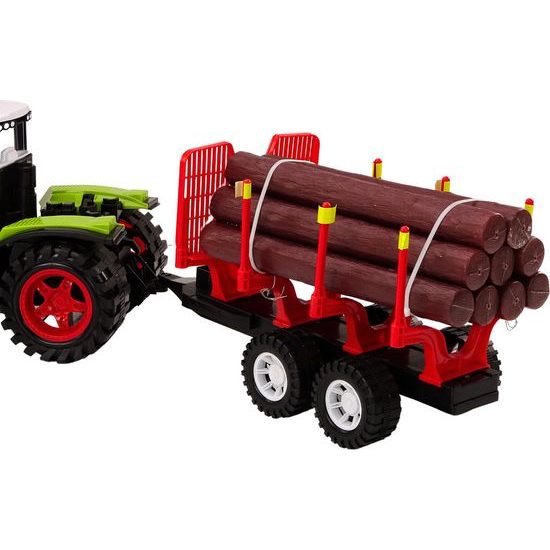 Zemědělský traktor s přívěsem na dřevěné klády