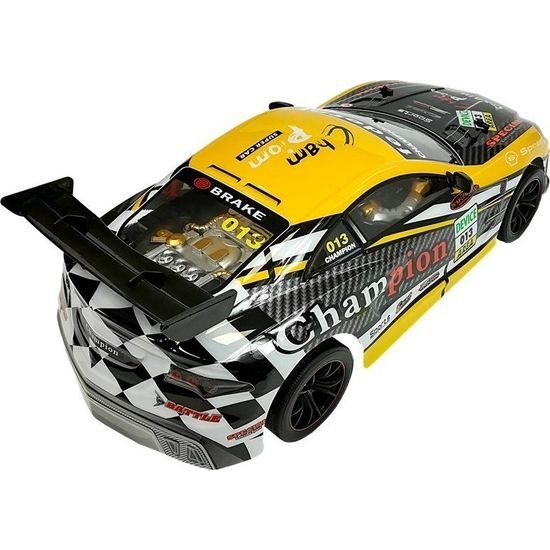 Sportovní žluté auto na dálkové ovládání