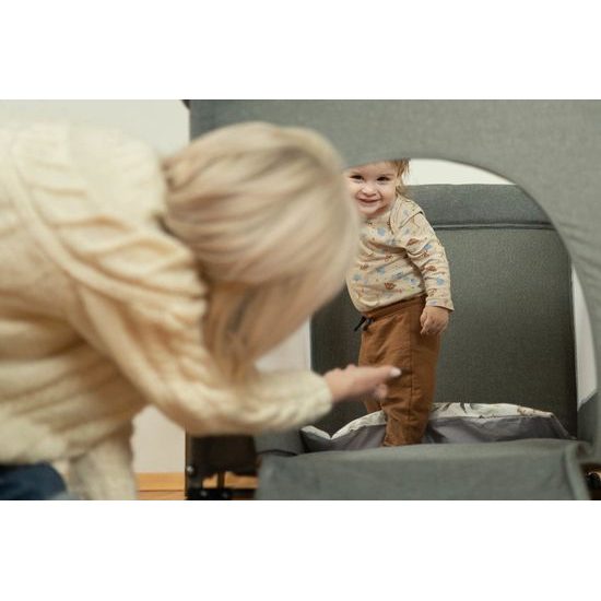 Dětská cestovní postýlka CARETERO ESTI se stahovací bočnicí brown