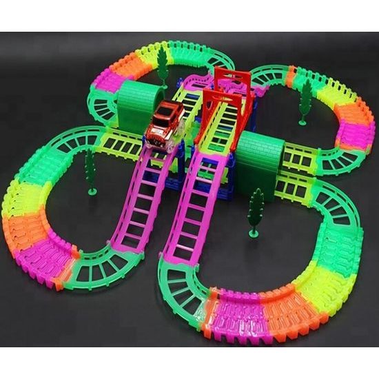 Svítící autodráha s autíčkem na baterie 135 dílků Luminous Rail