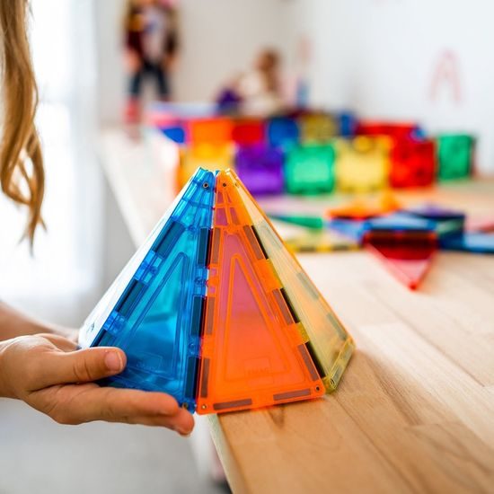 Learn & grow toys Magnetické dlaždice ZÁKLADNÍ SET (64kusů)