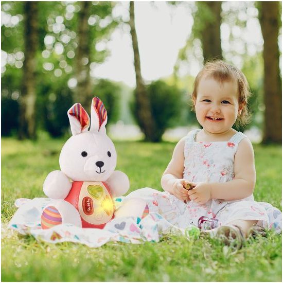 Interaktivní plyšový králíček na baterie Little Animal