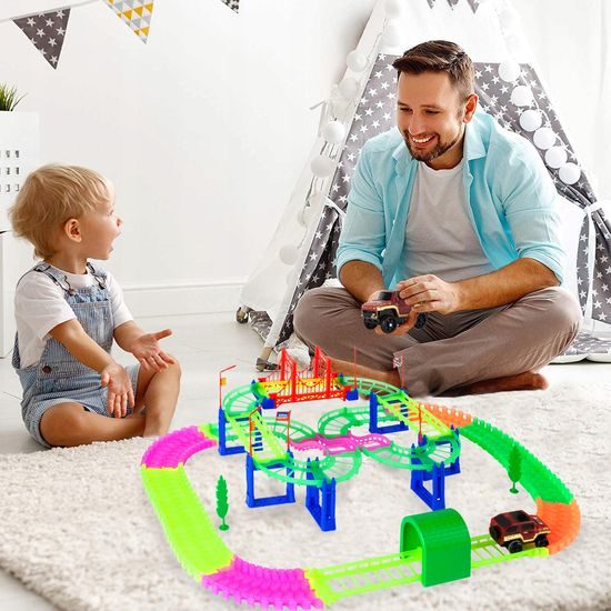 Svítící autodráha s autíčkem na baterie 123 dílků Luminous Rail