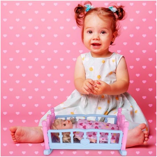 Postýlka pro panenku Play House 37 cm s panenkou a příslušenstvím