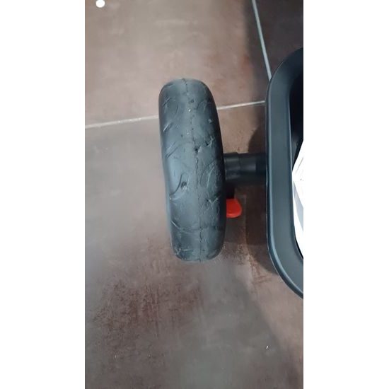 VYZKOUŠENO Dětská tříkolka Tiny Bike s otočným sedadlem 3v1 béžová