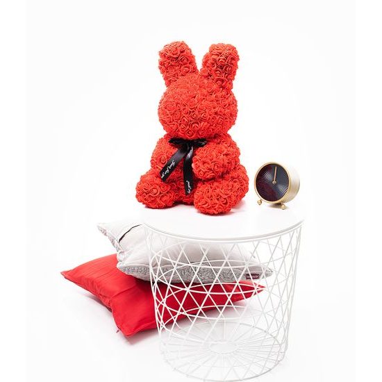 Králíček z růží červený Rose Bunny 50 cm