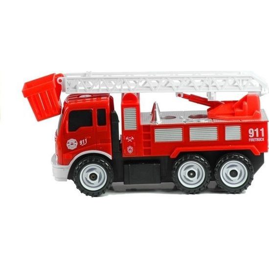 Hasičské auto s nářadím k demontáži