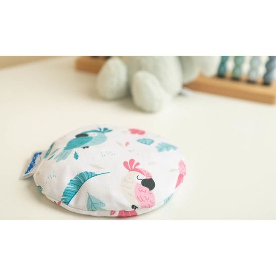 Termo polštářek s třešňovými peckami - papoušci